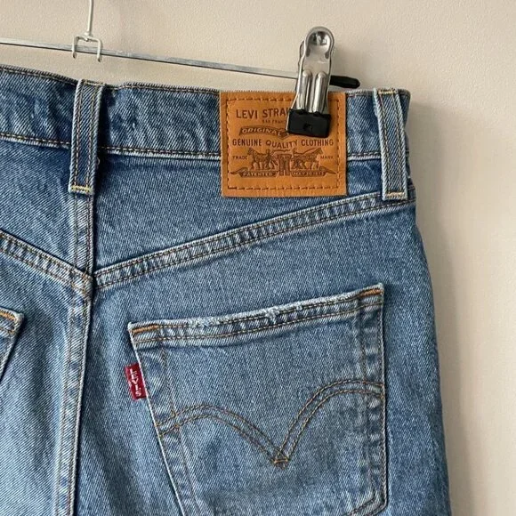 LEVI'S Ribcage Short Urban Oasis Mid-Rise Medium Wash Blue 26 - Picture 8 of 8